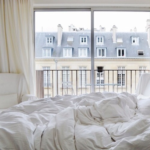 white bed- europ